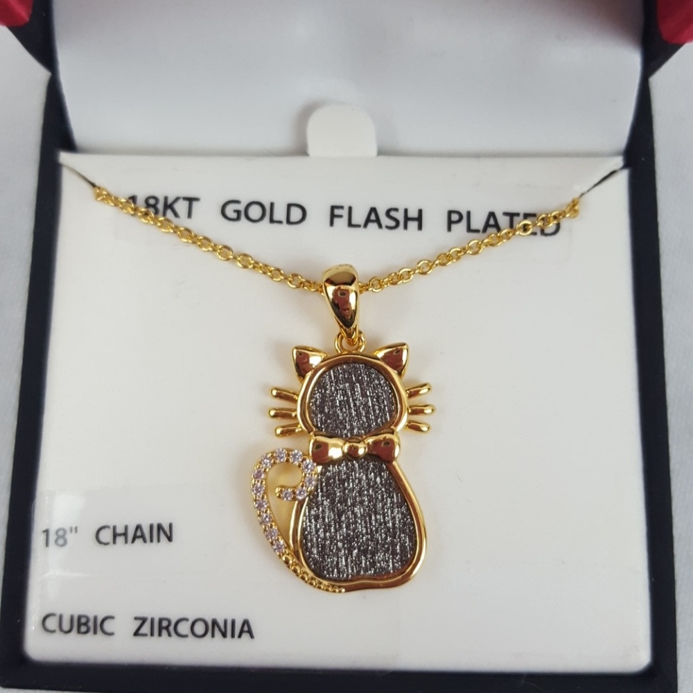 BOGO FREE NWT Cat pendant necklace in gift box